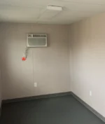 Houten frame, R13-isolatie, met vinyl beklede multiplex afwerking (10')