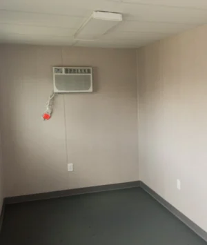 Houten frame, R13-isolatie, met vinyl beklede multiplex afwerking (10')