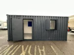 Vandalismebestendige kantoorcontainers van 6 x 2,4 meter